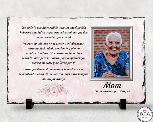 Spanish sympathy gift Photo Slate, printed with a beautiful poem. This Memorial Slate serves as a thoughtful gesture for your grieving loved one, expressing your heartfelt care during this difficult time. Alternatively, use it to honor and display the cherished memories of your late loved one. Measuring 7 1/2" x 11