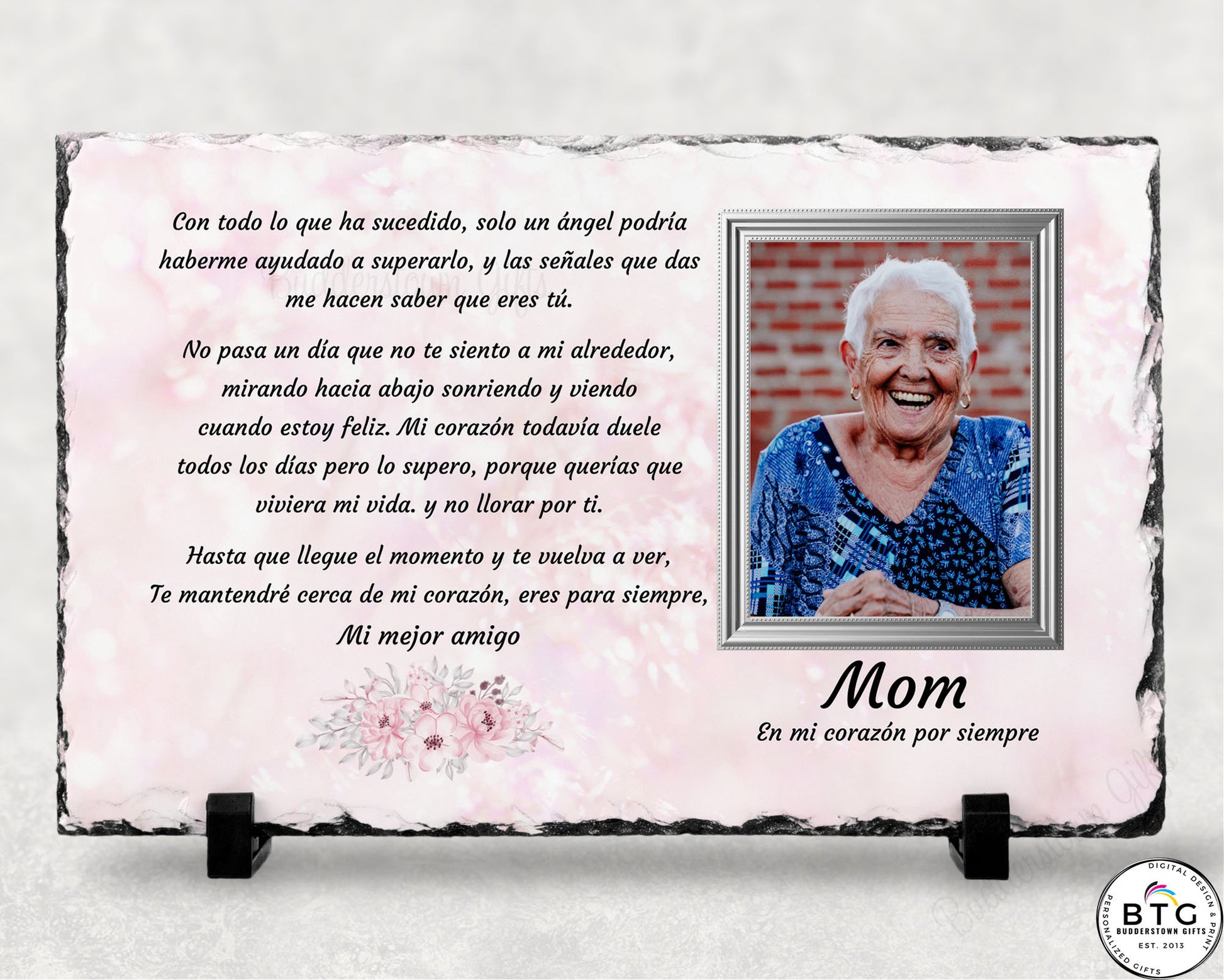 Spanish sympathy gift Photo Slate, printed with a beautiful poem. This Memorial Slate serves as a thoughtful gesture for your grieving loved one, expressing your heartfelt care during this difficult time. Alternatively, use it to honor and display the cherished memories of your late loved one. Measuring 7 1/2" x 11